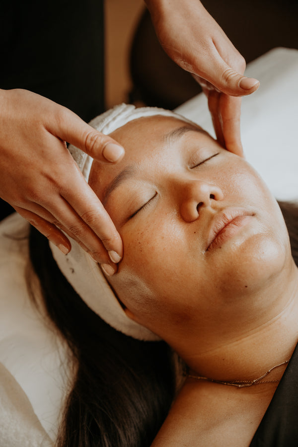 Facial treatment in clinic